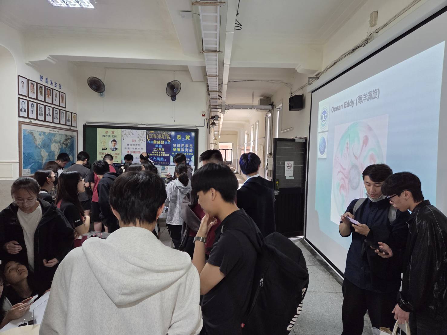 麗山高中高一生及帶隊教師共計45人於115年4月30日蒞臨本系參訪,由林幼淳老師現場帶動實作實驗